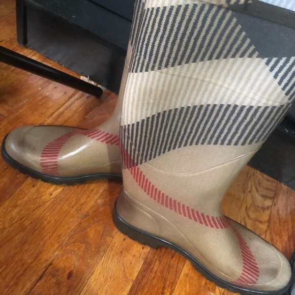 Burberry Rainboots - Picture 2 of 8
